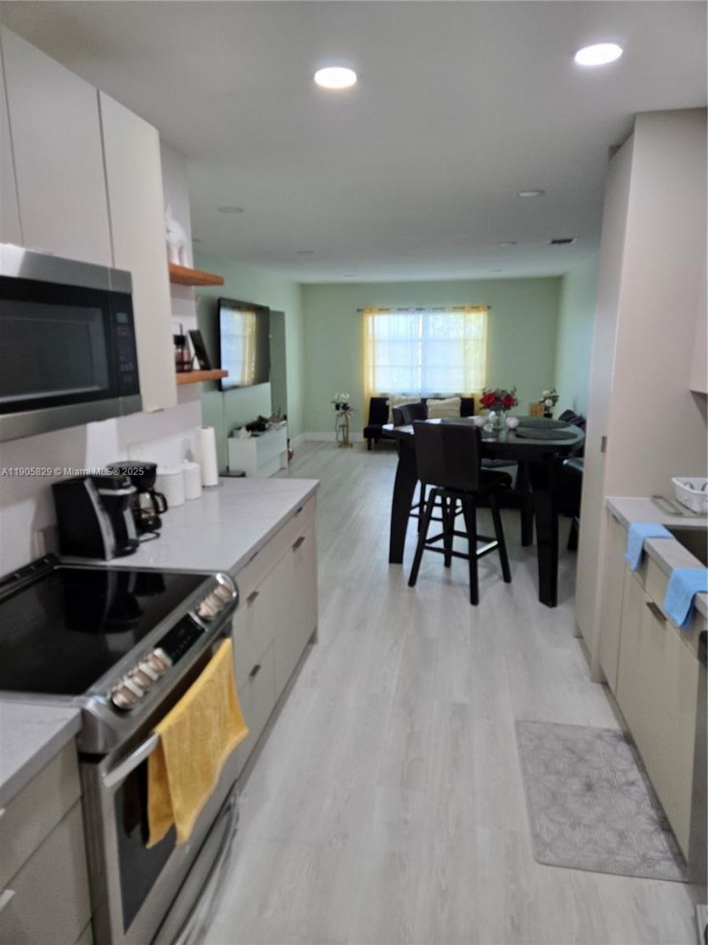 251 NE 187th St, Unit 827, Miami, FL 33179 Photo