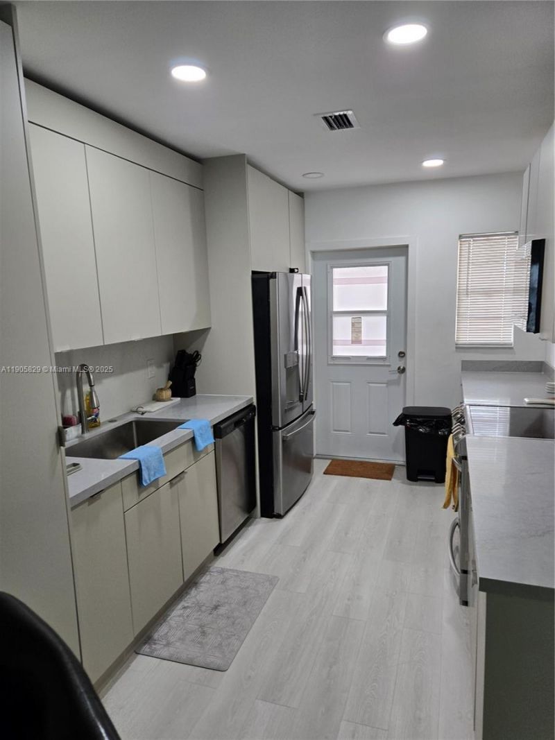 251 NE 187th St, Unit 827, Miami, FL 33179 Photo