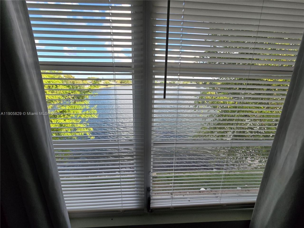 251 NE 187th St, Unit 827, Miami, FL 33179 Photo