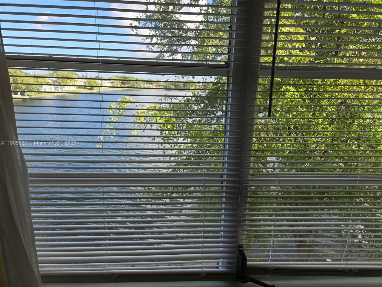 251 NE 187th St, Unit 827, Miami, FL 33179 Photo