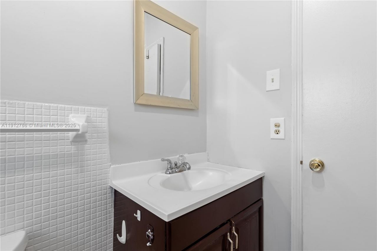 1420 Atlantic Shores Blvd, Unit 340, Hallandale Beach, FL 33009 Photo