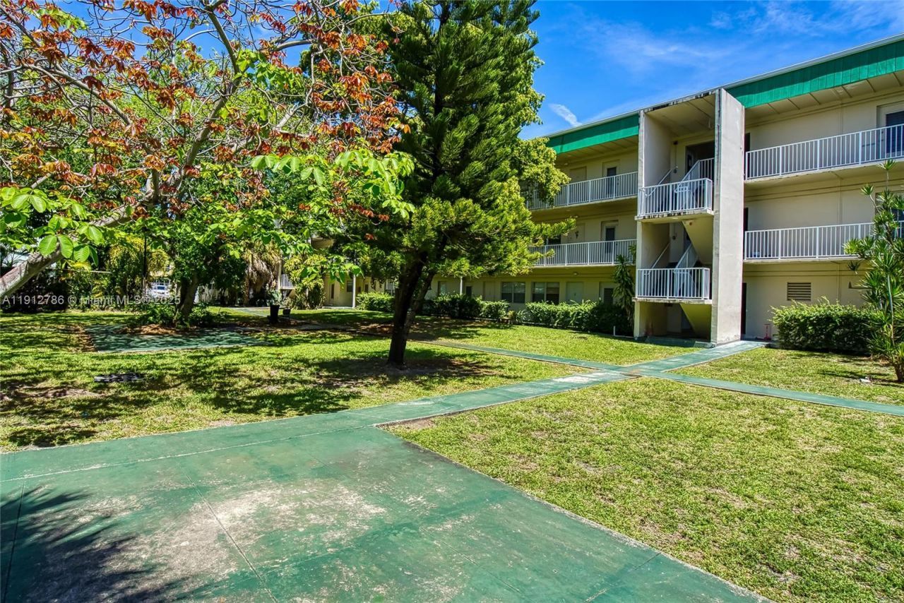 1420 Atlantic Shores Blvd, Unit 340, Hallandale Beach, FL 33009 Photo