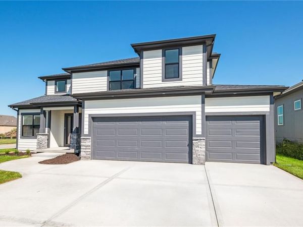 18901 W 193rd Terrace, Spring Hill, KS 66083