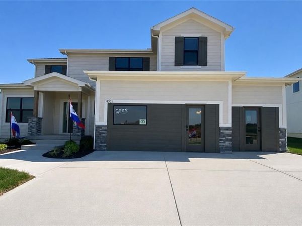 18901 W 193rd Terrace, Spring Hill, KS 66083