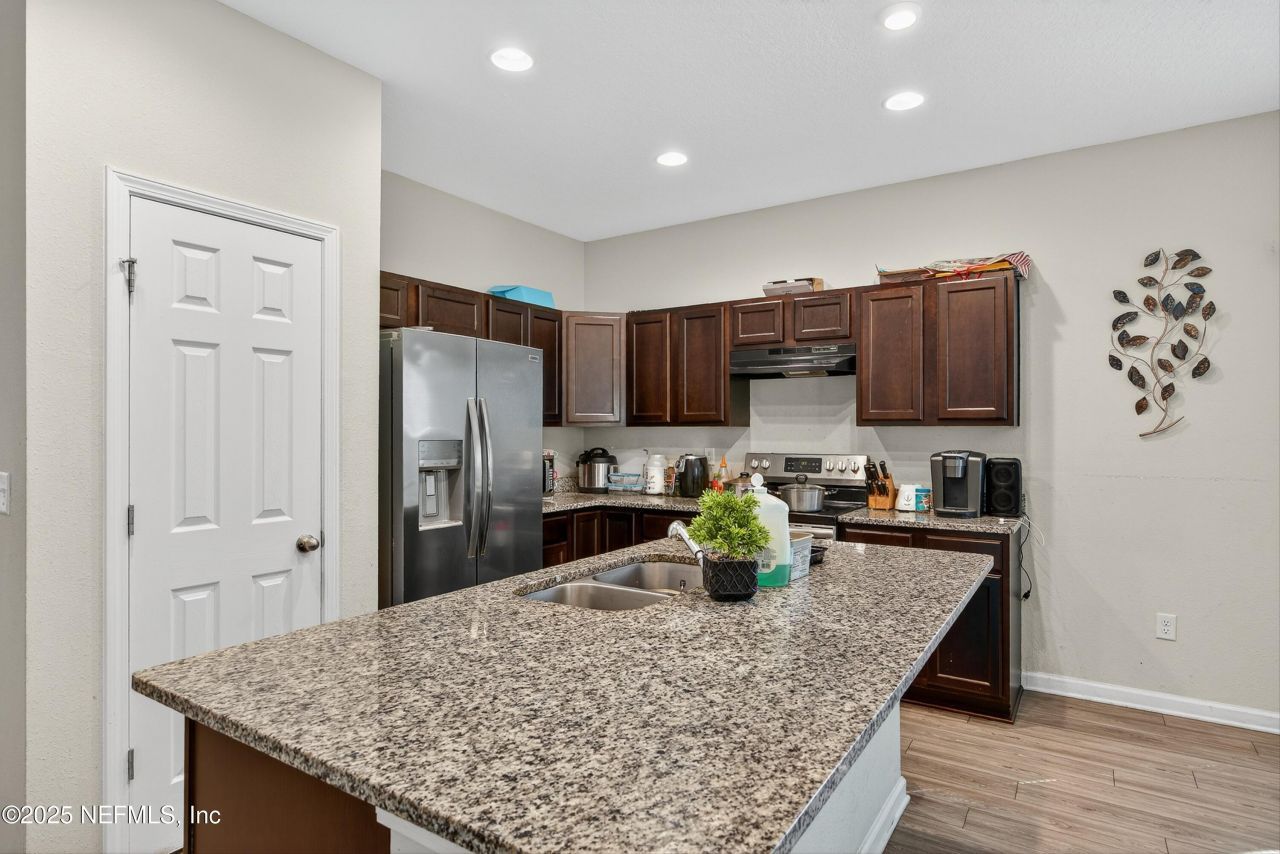 756 Talking Tree Drive, Jacksonville, FL 32205 Photo