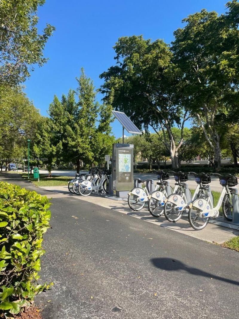 20400 W Country Club Dr, Unit 615, Aventura, FL 33180 Photo