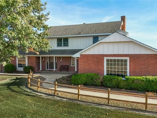 1104 E Park Road, Garnett, KS 66032