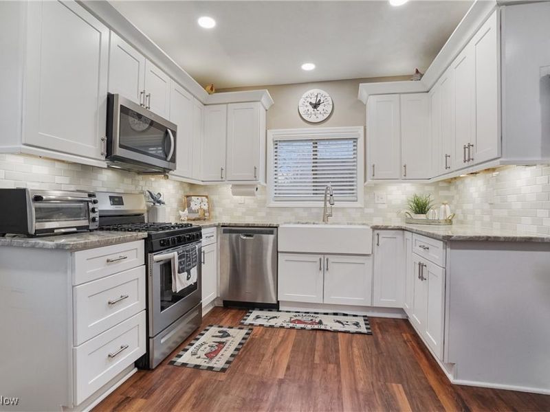 203 N Prospect Avenue, Hartville, OH 44632 Photo 12