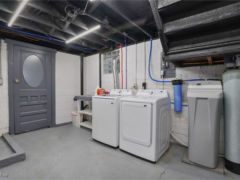 203 N Prospect Avenue, Hartville, OH 44632 Photo 29