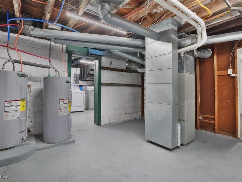 203 N Prospect Avenue, Hartville, OH 44632 Photo 30