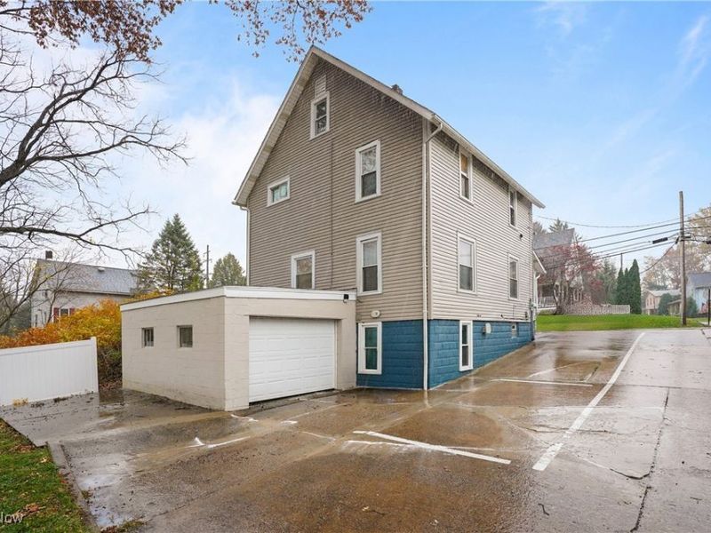 203 N Prospect Avenue, Hartville, OH 44632 Photo 33