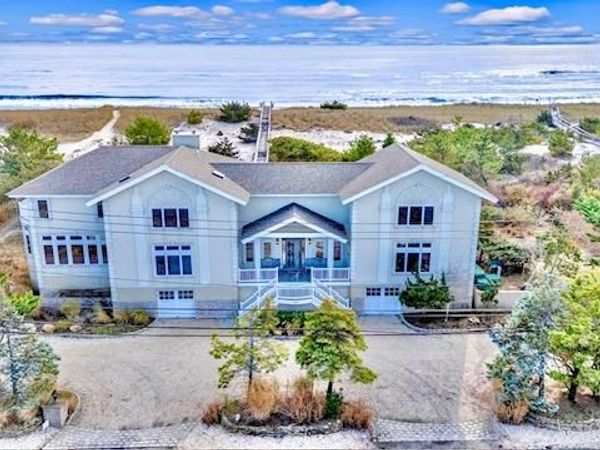 605 Dune Road, Westhampton, NY 11977