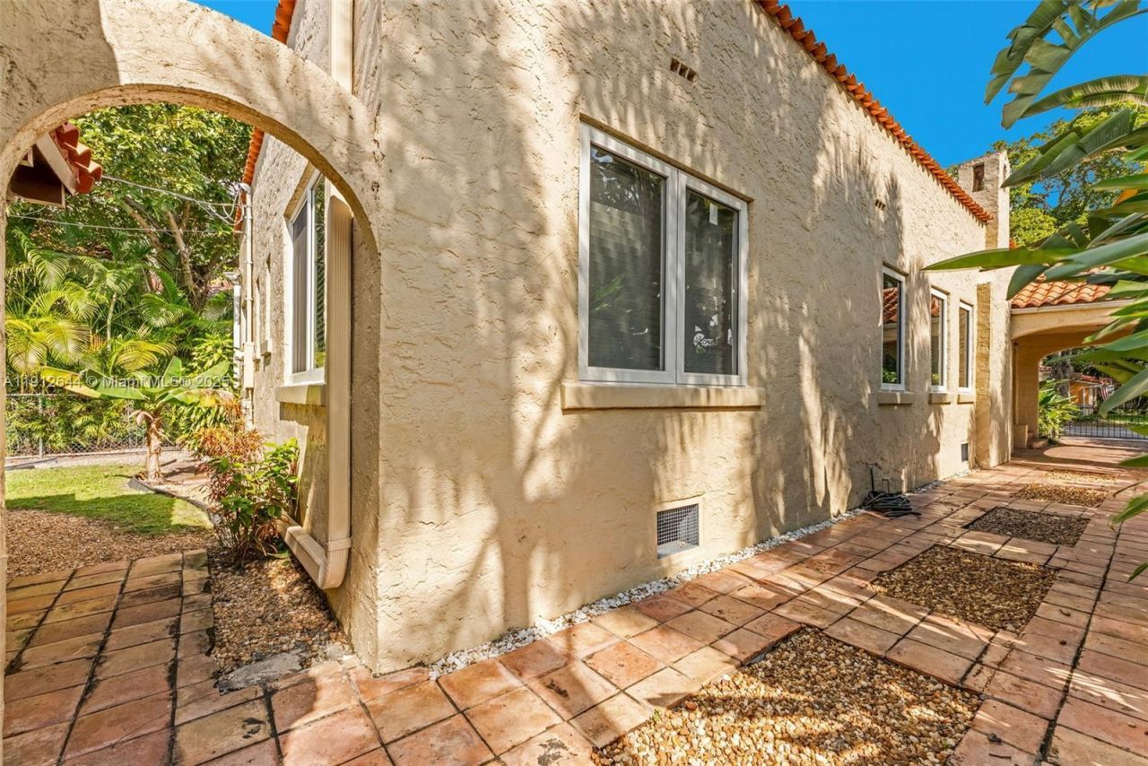 1514 Capri St, Coral Gables, FL 33134 Photo