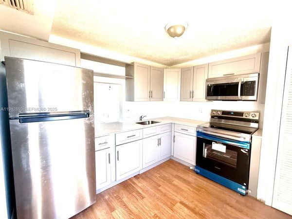 1401 NE 191st St, Unit D409, Miami, FL 33179