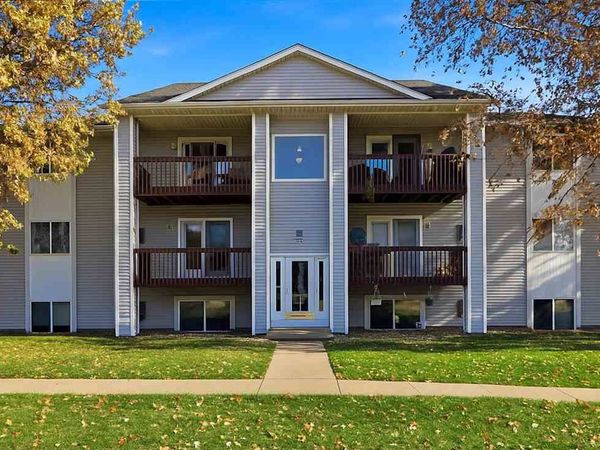 560 Augusta Cir, Unit 1, North Liberty, IA 52317