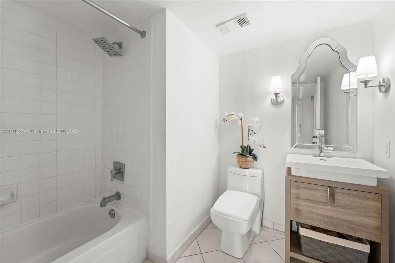 540 Brickell Key Dr, Unit 1406, Miami, FL 33131 Photo