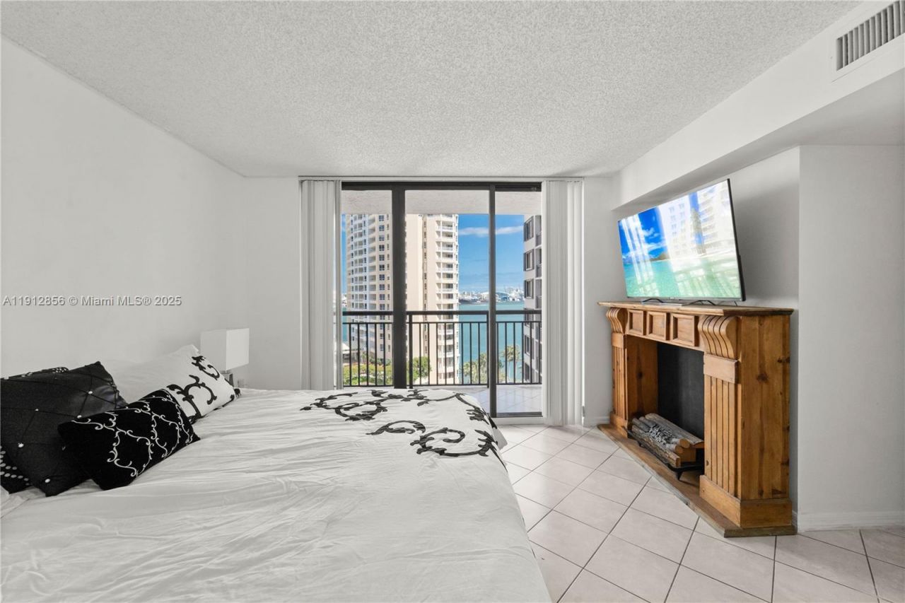 540 Brickell Key Dr, Unit 1406, Miami, FL 33131 Photo
