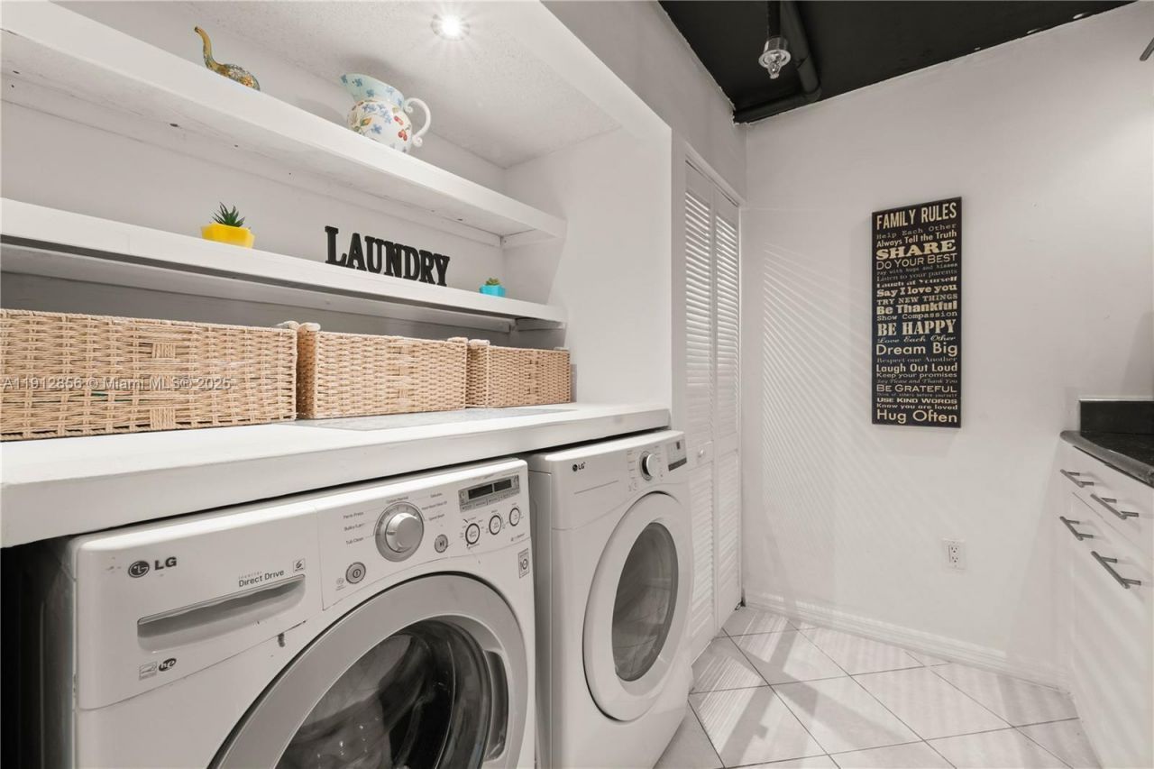 540 Brickell Key Dr, Unit 1406, Miami, FL 33131 Photo