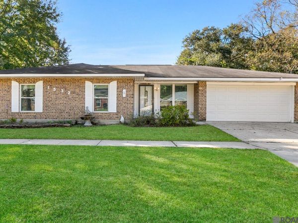 1532 Outrigger Dr, Baton Rouge, LA 70816