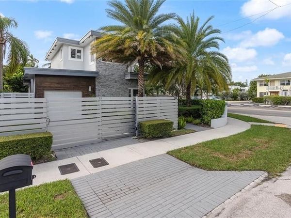 743 NE 17th Way, Fort Lauderdale, FL 33304