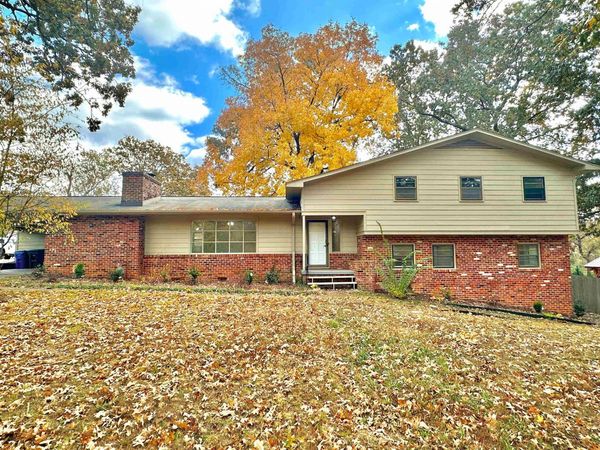 1818 Hermitage Dr, Florence, AL