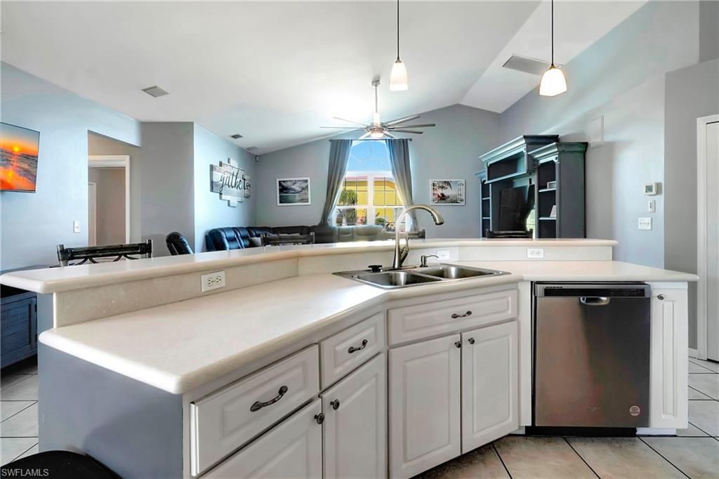 2128 SW 8th Ct, Cape Coral, FL 33991 Photo