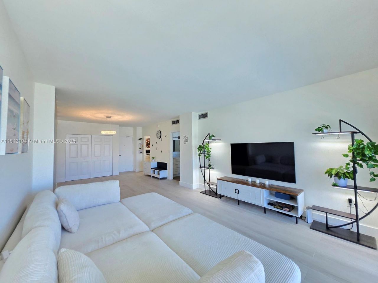 300 Bayview Dr, Unit 1611, Sunny Isles Beach, FL 33160 Photo