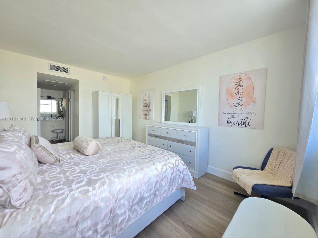 300 Bayview Dr, Unit 1611, Sunny Isles Beach, FL 33160 Photo