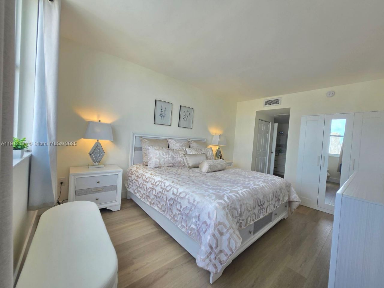 300 Bayview Dr, Unit 1611, Sunny Isles Beach, FL 33160 Photo