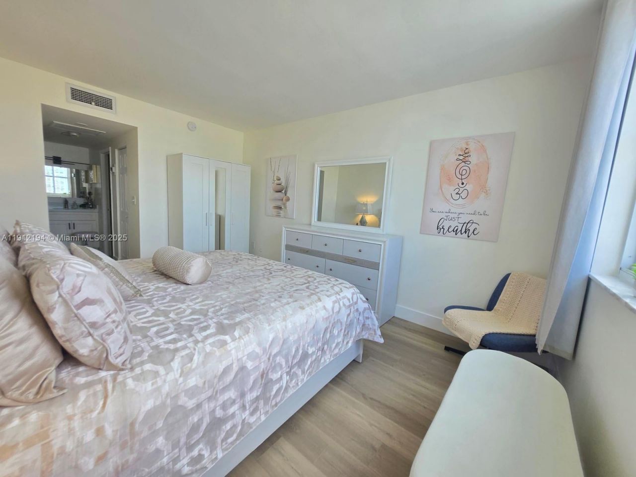 300 Bayview Dr, Unit 1611, Sunny Isles Beach, FL 33160 Photo