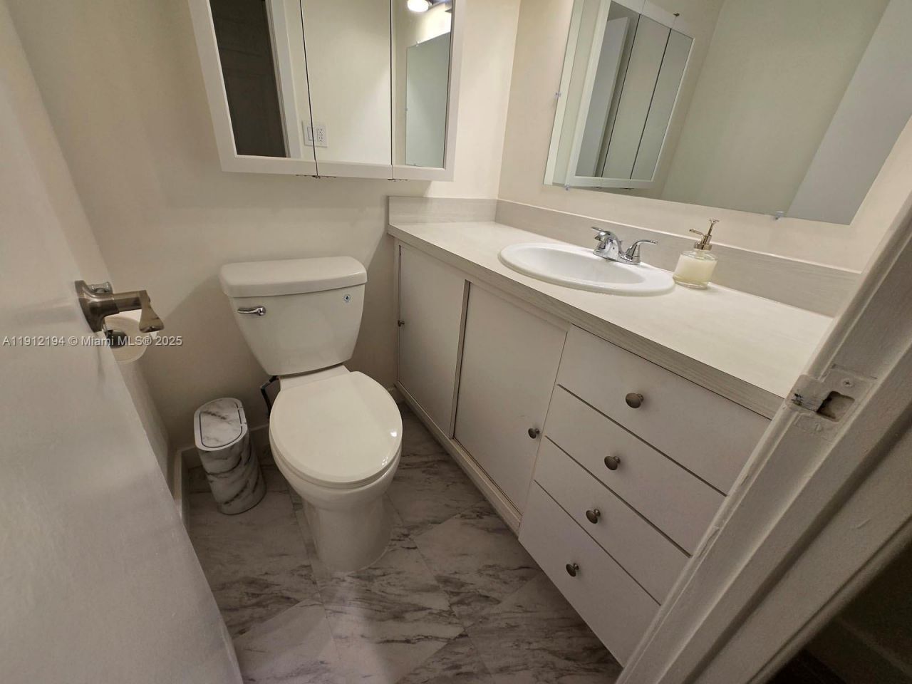 300 Bayview Dr, Unit 1611, Sunny Isles Beach, FL 33160 Photo