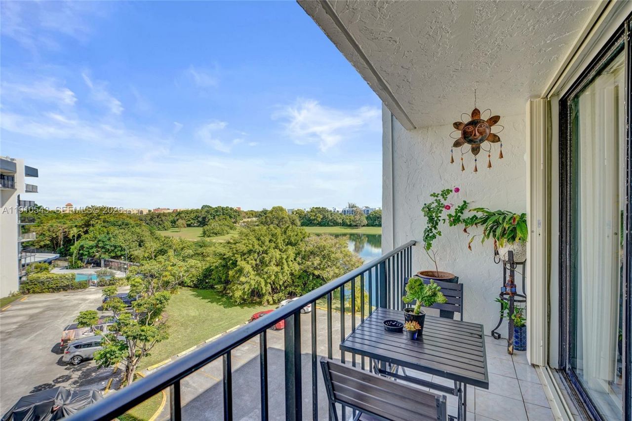 9686 Fontainebleau Blvd, Unit 507, Miami, FL 33172 Photo