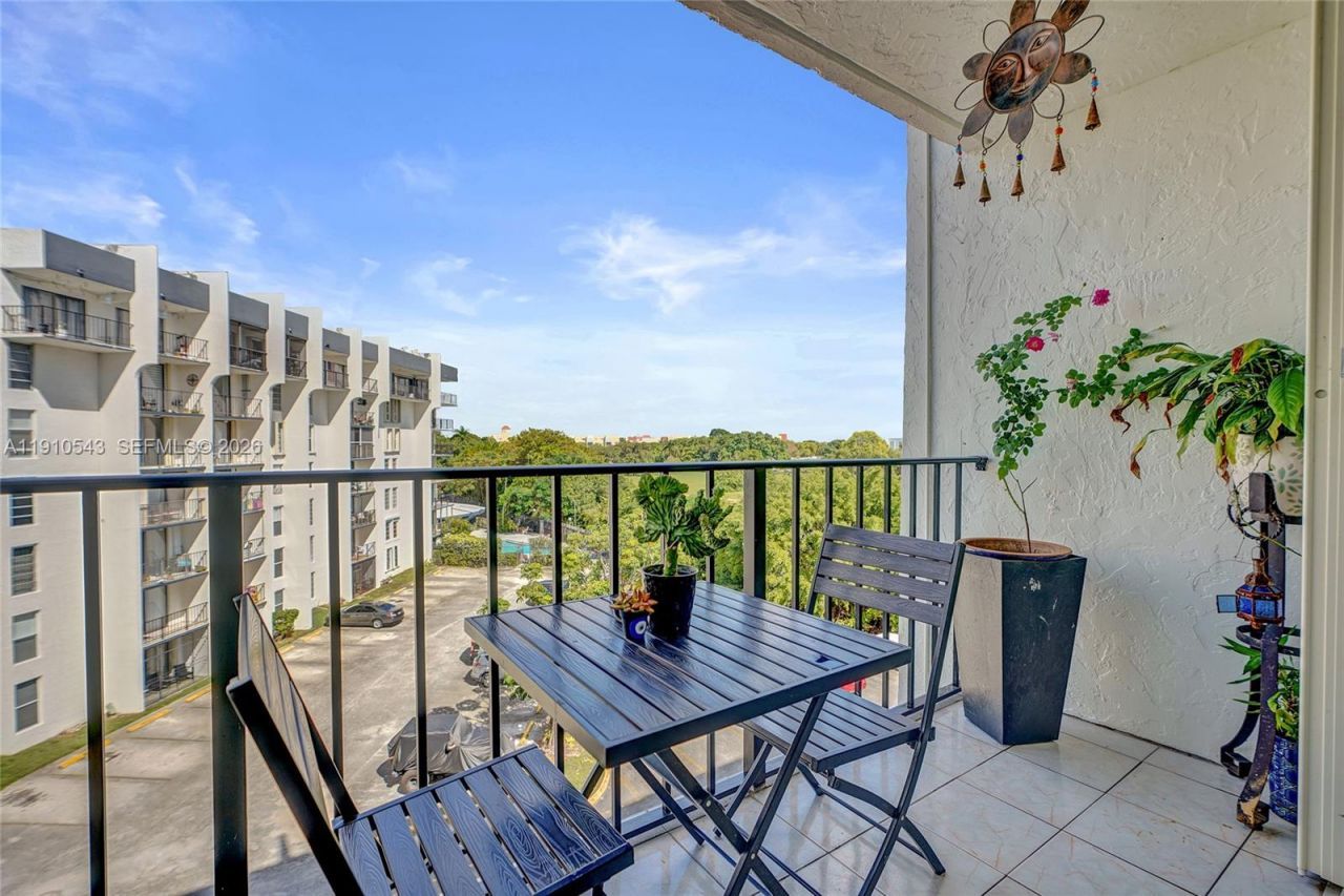 9686 Fontainebleau Blvd, Unit 507, Miami, FL 33172 Photo
