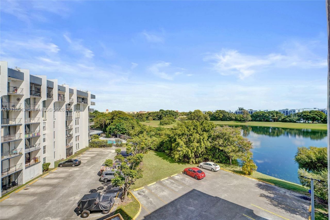 9686 Fontainebleau Blvd, Unit 507, Miami, FL 33172 Photo