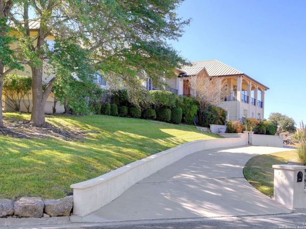 305 Lakewood, Kerrville, TX 78028