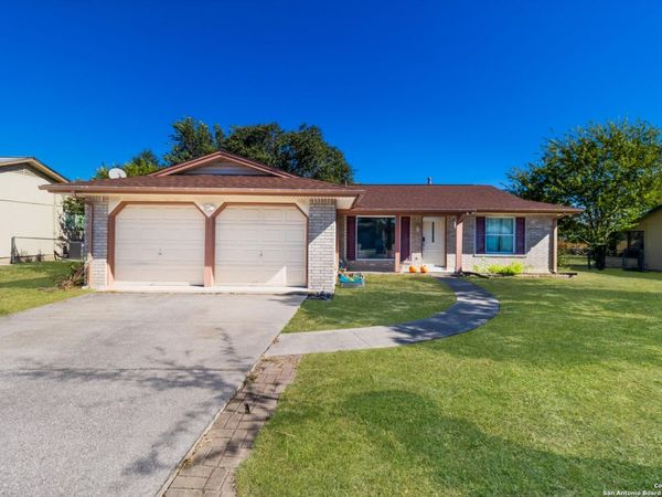 6711 Yellow Rose St, Leon Valley, TX 78238