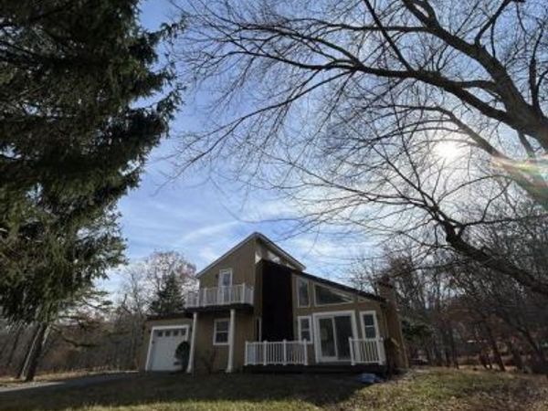 2233 VISTA CIRCLE, EAST STROUDSBURG, PA 18302