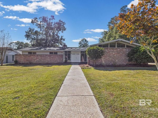 3913 Pembrocke Avenue, Mobile, AL 36608