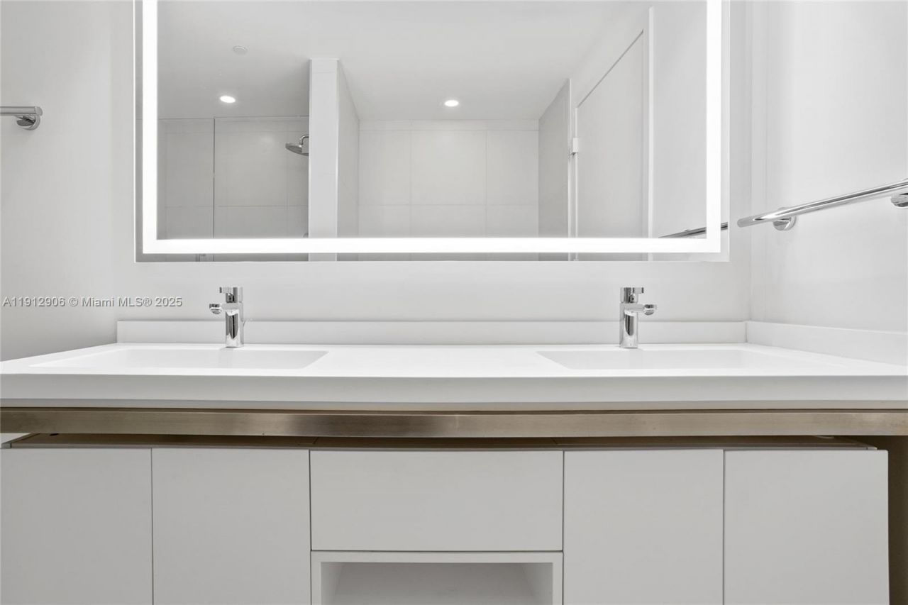 2000 Metropica Way, Unit 2504, Sunrise, FL 33323 Photo