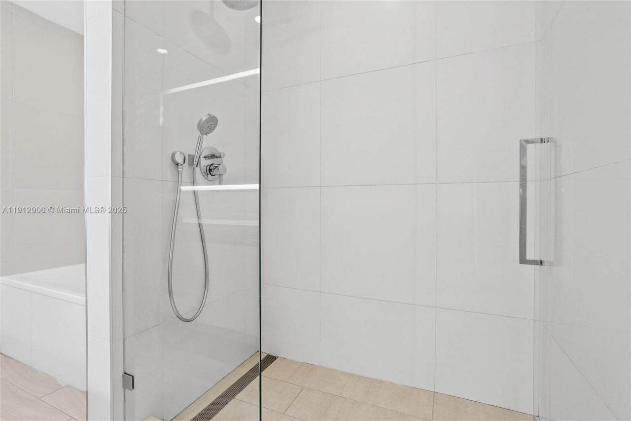 2000 Metropica Way, Unit 2504, Sunrise, FL 33323 Photo