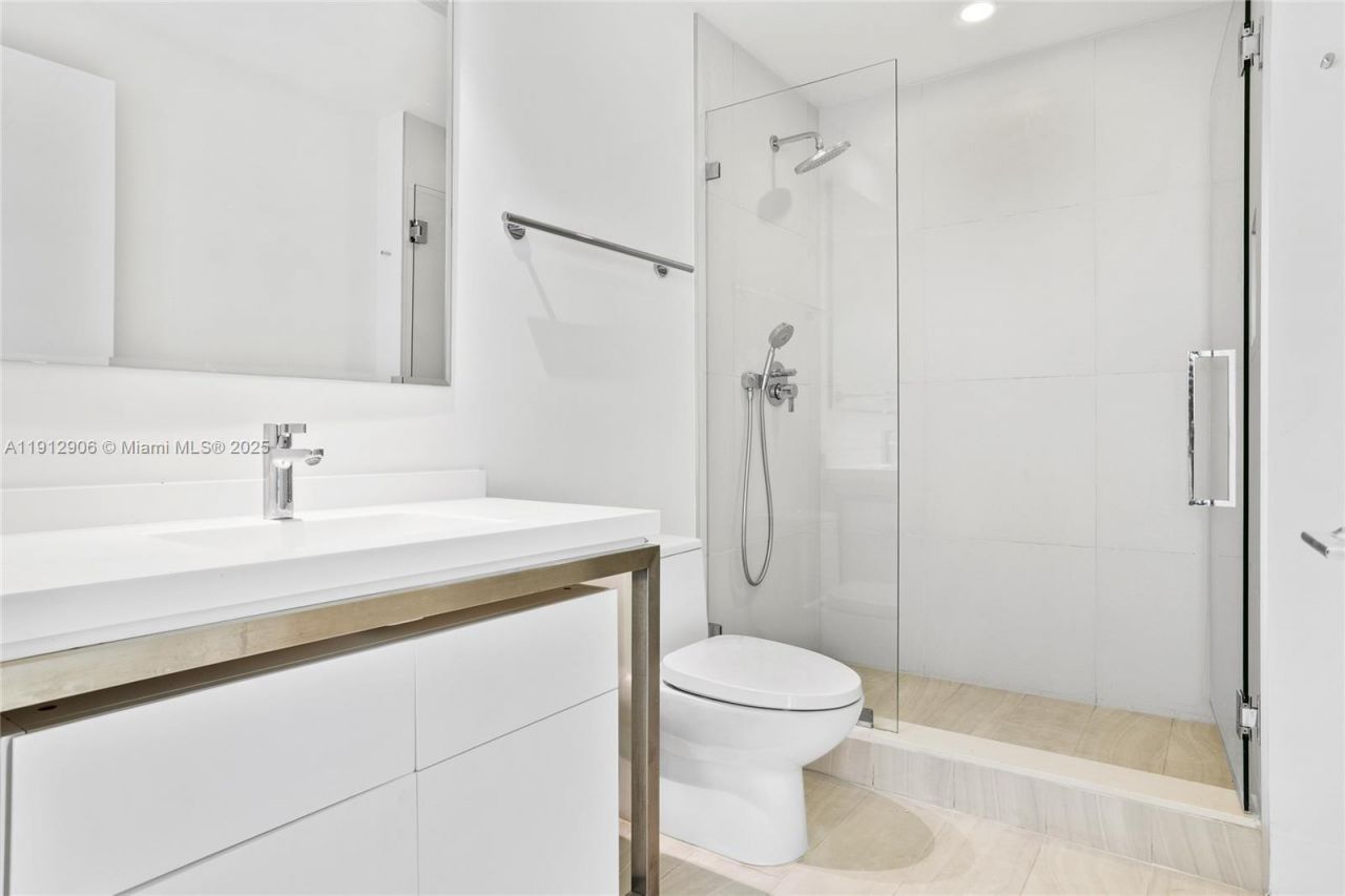 2000 Metropica Way, Unit 2504, Sunrise, FL 33323 Photo