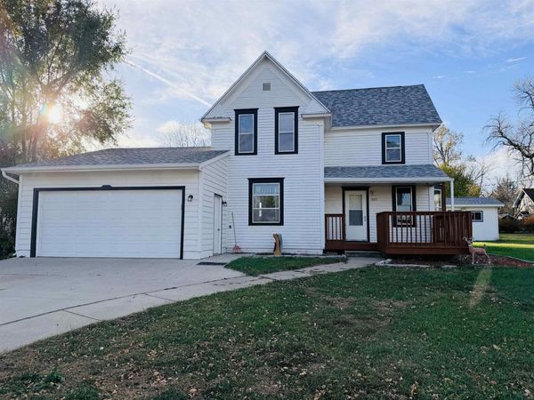 305 N Main St., Lennox, SD 57039