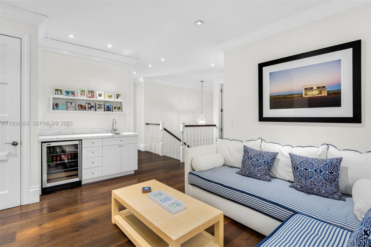 2500 Regatta Ave, Miami Beach, FL 33140 Photo