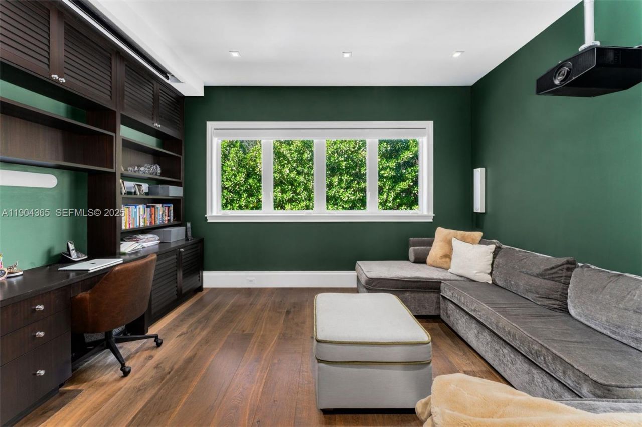 2500 Regatta Ave, Miami Beach, FL 33140 Photo