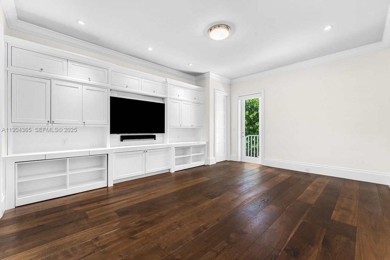 2500 Regatta Ave, Miami Beach, FL 33140 Photo