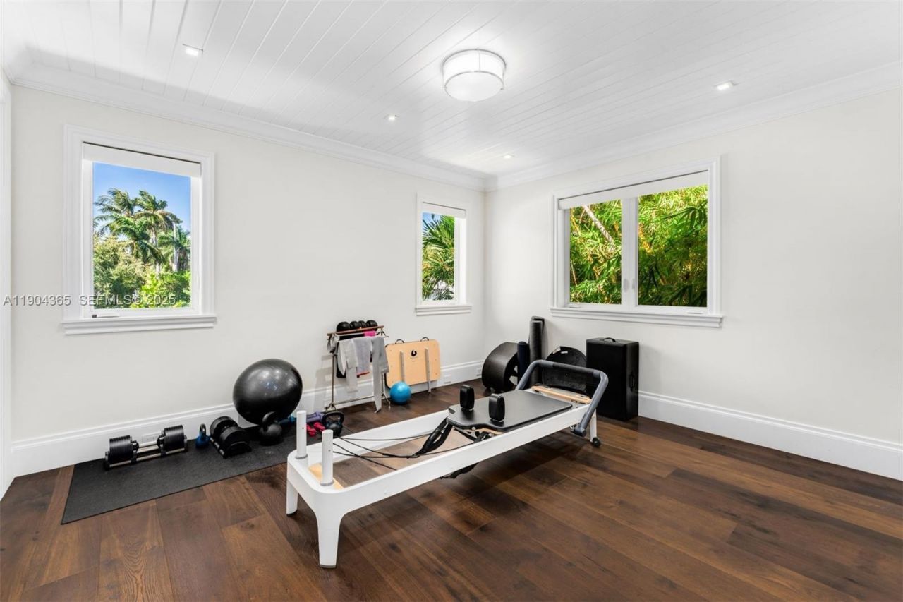 2500 Regatta Ave, Miami Beach, FL 33140 Photo