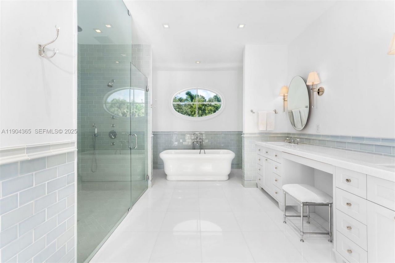 2500 Regatta Ave, Miami Beach, FL 33140 Photo