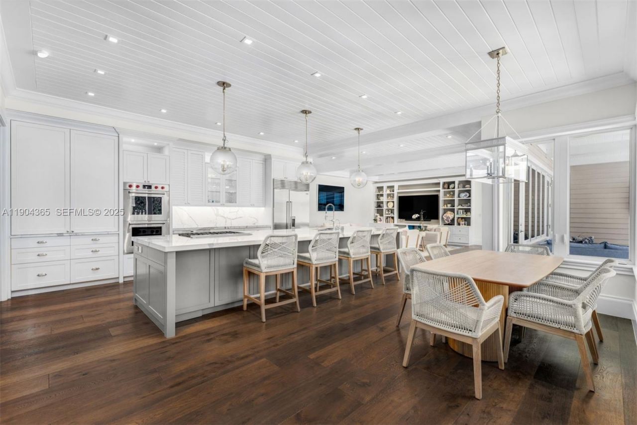 2500 Regatta Ave, Miami Beach, FL 33140 Photo