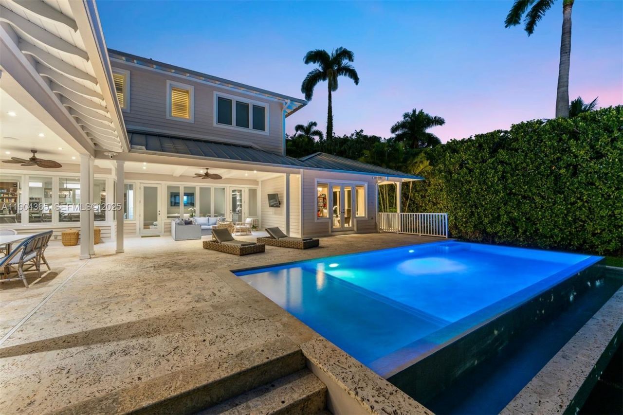 2500 Regatta Ave, Miami Beach, FL 33140 Photo