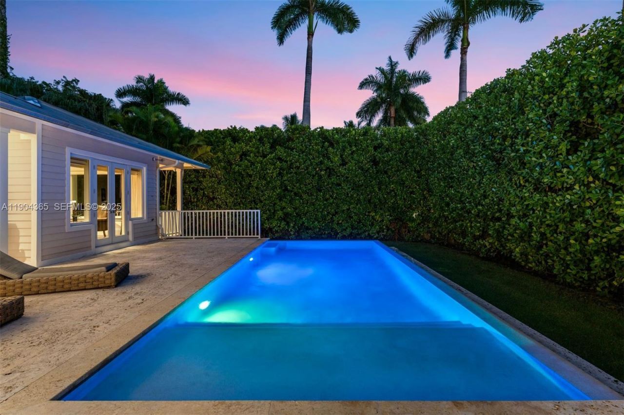 2500 Regatta Ave, Miami Beach, FL 33140 Photo